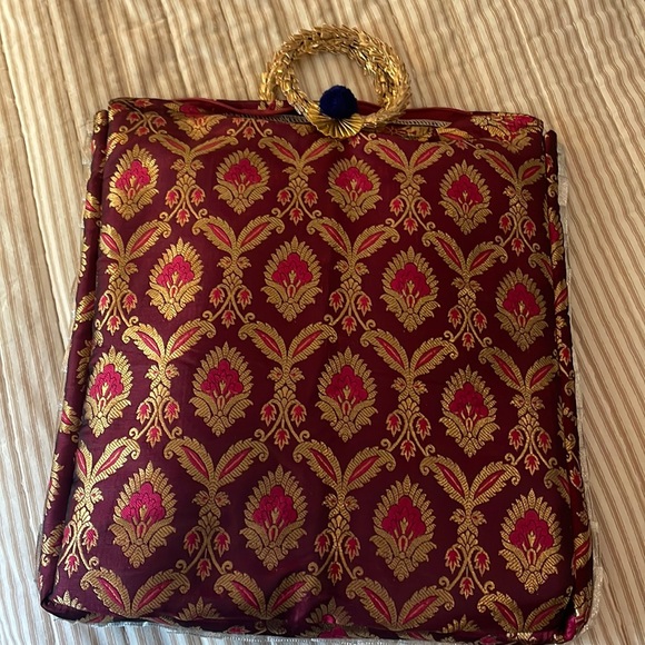 New in box wine color all over sequence sari - Picture 4 of 12